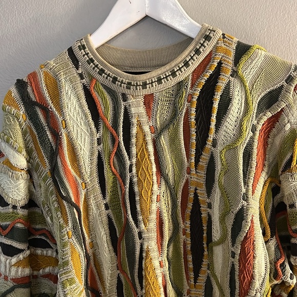 COOGI Multicolor 3D Knit Sweater Size Medium - Picture 5 of 7